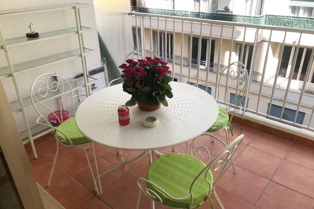 Studio Centre Nice Proche De Mer Екстер'єр фото